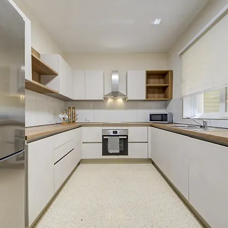 Dolce Far Niente Sea Front 3bd Sleeps 8 Apartman Sliema