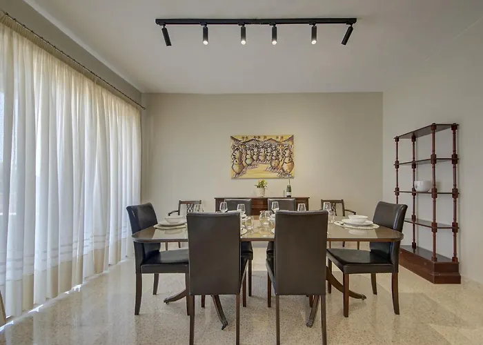 Dolce Far Niente Sea Front 3bd Sleeps 8 *