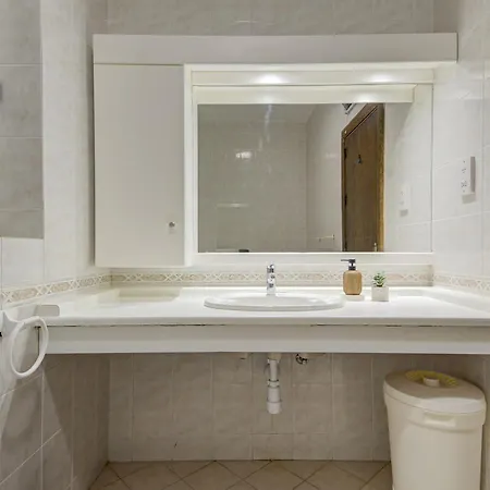 Dolce Far Niente Sea Front 3bd Sleeps 8 *