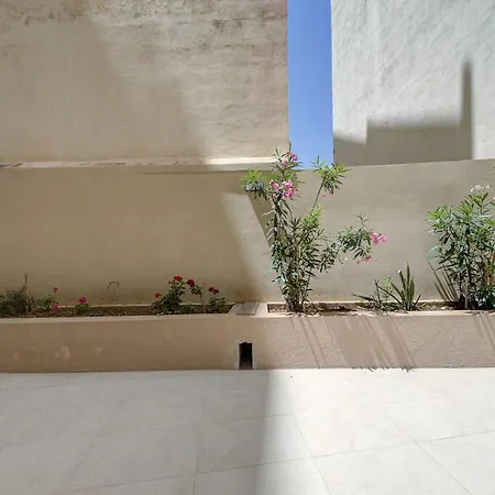 Dolce Far Niente Sea Front 3bd Sleeps 8 Sliema