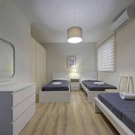 Lägenhet Dolce Far Niente Sea Front 3bd Sleeps 8