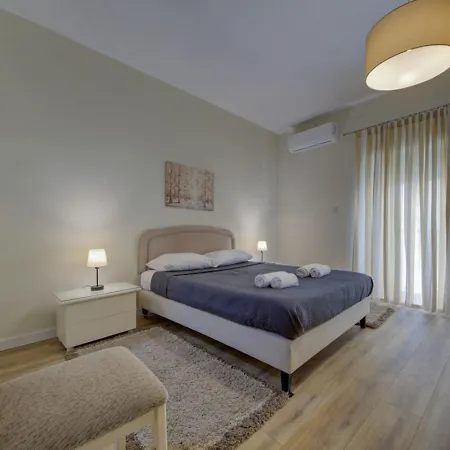 Dolce Far Niente Sea Front 3bd Sleeps 8 Sliema
