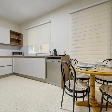 Dolce Far Niente Sea Front 3bd Sleeps 8