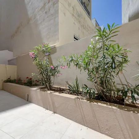 Dolce Far Niente Sea Front 3bd Sleeps 8 Lägenhet