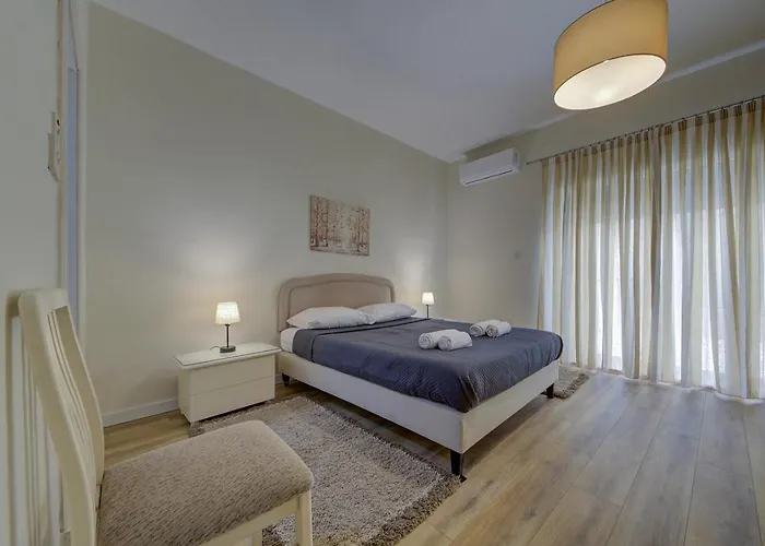 Dolce Far Niente Sea Front 3bd Sleeps 8 公寓